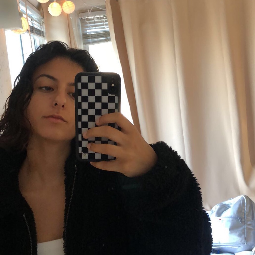 Meet your Posher, Dena (READ DESCRIPTION)